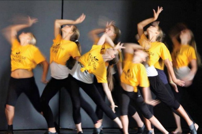 Танцы в спортивной школе-лагере Seaford College