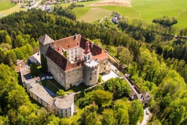 Schloss Krumbach International School